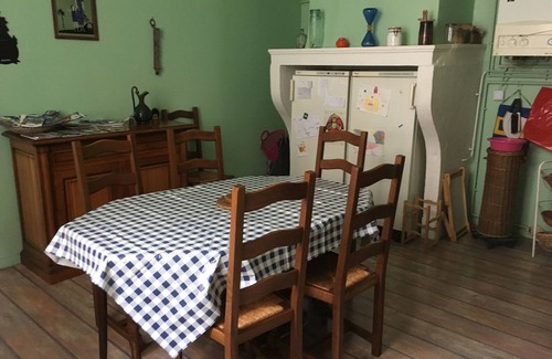 Dole Appartement | Grand appartement plein centre ville, calme, confortable, thé, café offerts