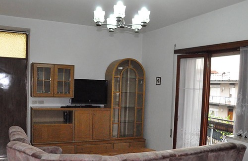 Gianola Appartement | grand appartement dans Villa Fiorita au 2ème étage pour 6-8 personnes. 10min à pied de la mer