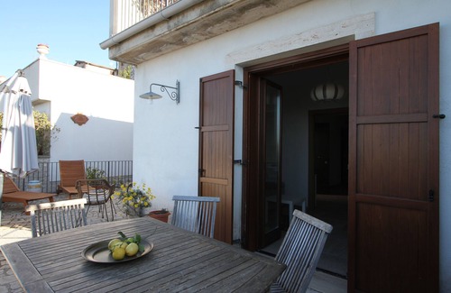 Sermoneta Appartement | The Pinte Rooms: Appartement Tellus, accès à la piscine, terrasse avec vue