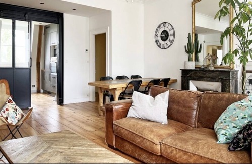 Dufau-Tourasse Appartement | Large apartment in an 18th century English villa