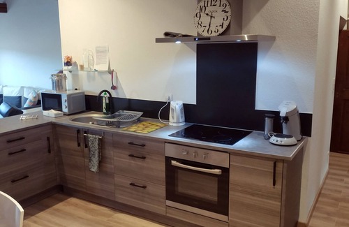 Montbeliard Appartement | Douceur et sérénité dans grande demeure avec spa et piscine en saison