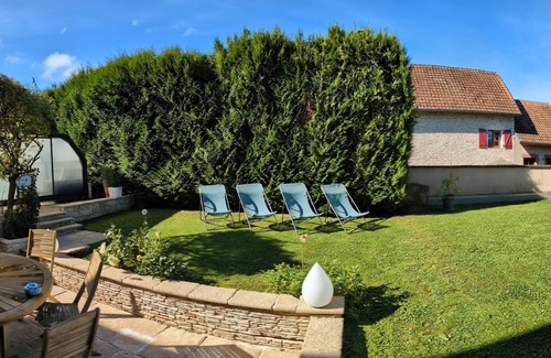 Montbeliard Appartement | Douceur et sérénité dans grande demeure avec spa et piscine en saison