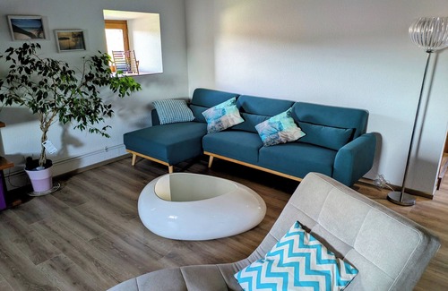 Montbeliard Appartement | Douceur et sérénité dans grande demeure avec spa et piscine en saison