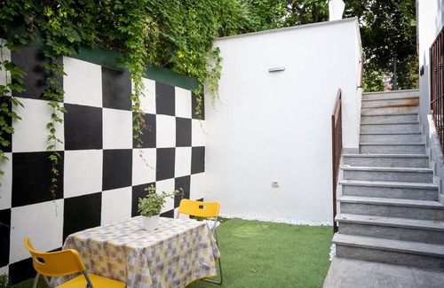 Maggiolina Appartement | Large apartment in villa, two bathrooms, private garden- central area of Milan