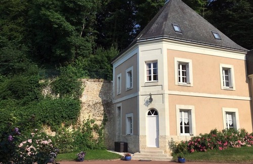 Larcay Maison | Très belle maison au Château Piscine chauffée Bel Environnement.5 mn de Tours.