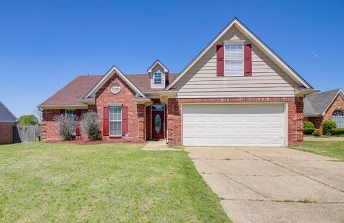 Southaven Maison | Large Backyard Peaceful Home in Southaven!