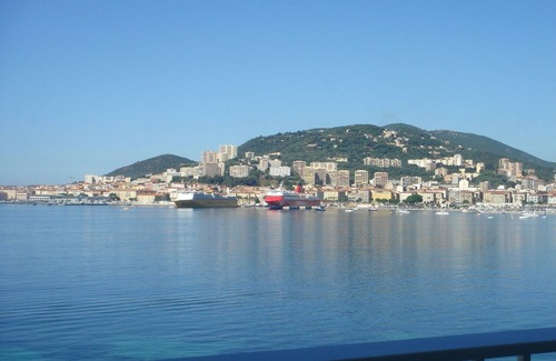 Le Ricanto Appartement | studio bord de plage climatisé magnifique vue sur golfe ajaccio parking fermé