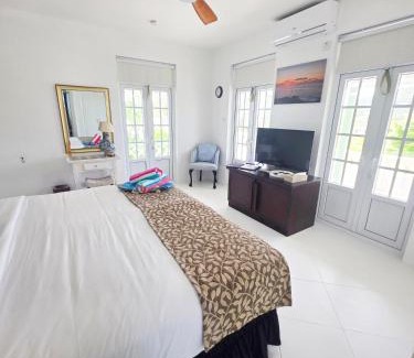 Cap Estate Lit Et Petit-Déjeuner | Large Beautiful Villa with Ocean Views and private pool - 3 Bedroom Listing