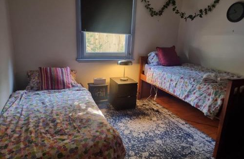Oakleigh Maison | Large bedroom with twin beds and private bathroom