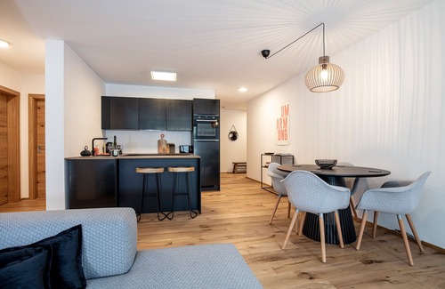 Runhof Appartement | Large boutique family apt 10 mins from Sölden - sunny terrace & Mountain Views