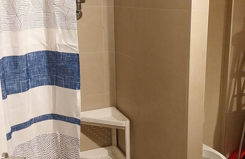 Vernier Appartement | Large, bright, modern studio in Geneva, close to transport and amenities.