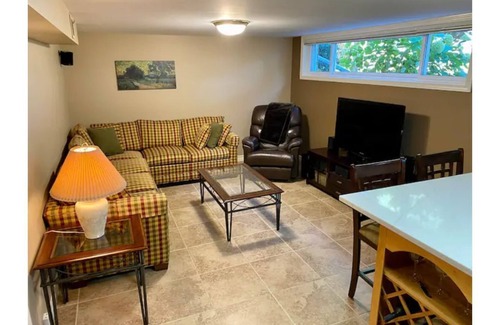 Georgetown Appartement | Large, bright garden level - in a great location!