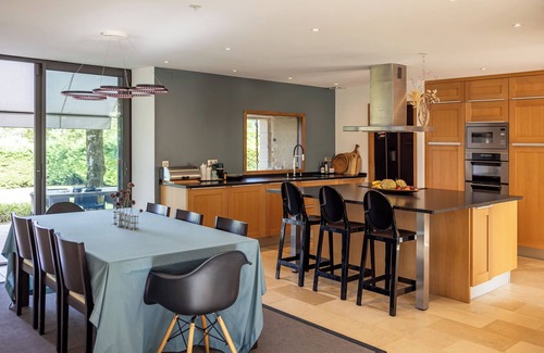 Beauregard-de-Terrasson Maison | Grande maison de campagne très confortable avec piscine et très jolie vue.