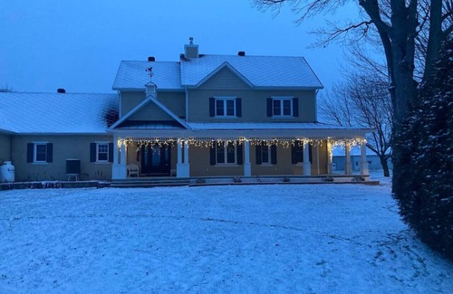 Saint-Andre-d'Argenteuil Maison | Large Campaign house - Mirabel - Heated pool