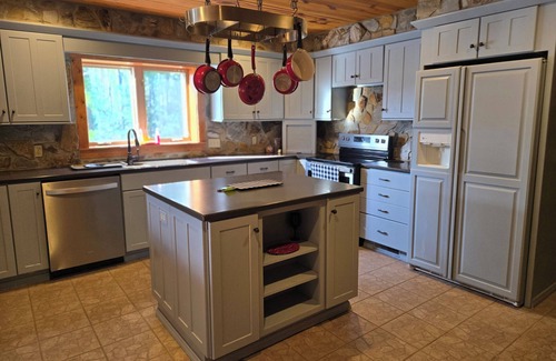 Aberdeen Maison | Grande cabane en rondins près du village de Pinehurst et Foxfire
