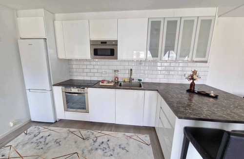 Gronland Appartement | Large Central Apartment in Gated Community - 3 Bedrooms - Up to 7 Guests
