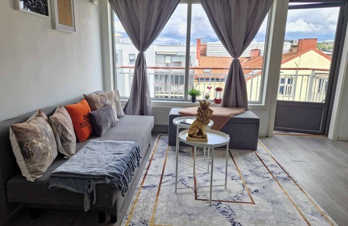 Gronland Appartement | Large Central Apartment in Gated Community - 3 Bedrooms - Up to 7 Guests