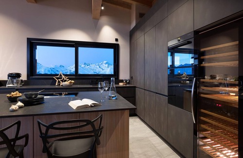Arc-1800 Chalet De Ski | Large chalet with indoor pool, spa and game room