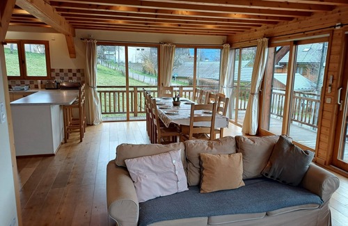 Bonvillaret Chalet De Ski | Grand chalet aux vues spectaculaires, idéal pour des vacances d'été ou d'hiver.