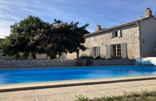 Germond-Rouvre Maison | large charming house & garden, secured pool, 5 bedrooms, Niort countryside (79)