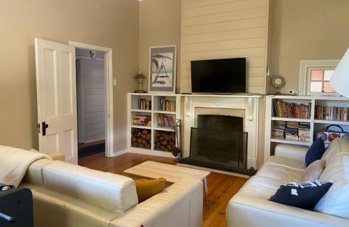 Inverloch Maison | Large Coastal Cottage