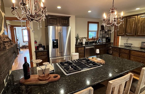 Danvers Maison | Large, Comfortable & Conveniently located Home