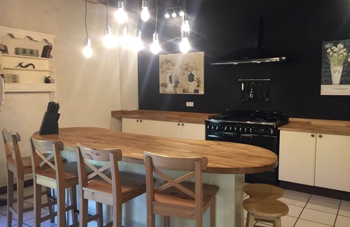 Chatelus-le-Marcheix Maison | Belle grange aménagée, 16 couchages, piscine privée chauffée, proche plage de la rivière.