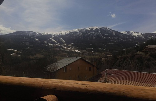 Allos Chalet De Ski | Grand Chalet cosy , idéal pour séjour convivial en famille ou entre amis, 8/10 p