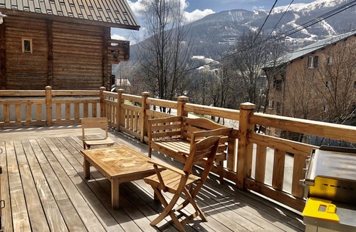 Allos Chalet De Ski | Grand Chalet cosy , idéal pour séjour convivial en famille ou entre amis, 8/10 p