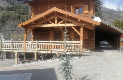 Allos Chalet De Ski | Grand Chalet cosy , idéal pour séjour convivial en famille ou entre amis, 8/10 p