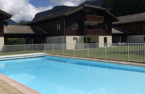 Samoens Appartement | Grand studio cosy avec piscine int et ext et vélos à10 mn à pieds du village