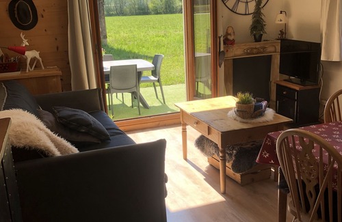 Samoens Appartement | Grand studio cosy avec piscine int et ext et vélos à10 mn à pieds du village