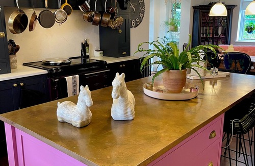 Atworth Maison | Large Country House; Dog-Friendly, Sleeps 12!