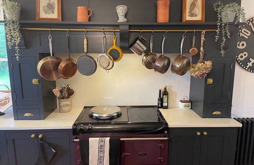 Atworth Maison | Large Country House; Dog-Friendly, Sleeps 12!