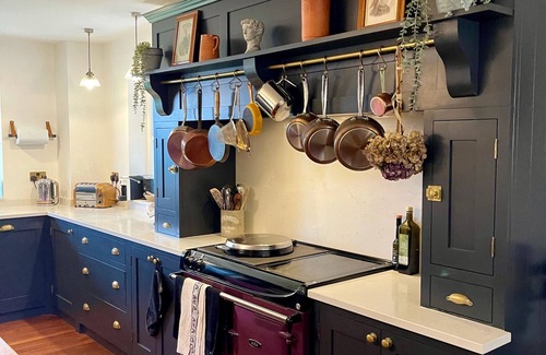 Atworth Maison | Large Country House; Dog-Friendly, Sleeps 12!