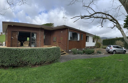Katikati Maison | Large country house on orchard close to hot pools; bush walks and Waihi beach.