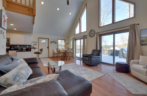 Lake Ariel Maison | Large Deck and Resort Amenities Lake Ariel Retreat