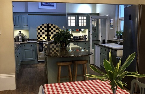Portsmouth Maison | Large Detatched Victorian Villa in Southsea - 6 Bed 12 guests - for families