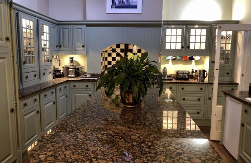Portsmouth Maison | Large Detatched Victorian Villa in Southsea - 6 Bed 12 guests - for families