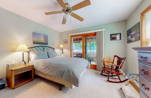Gilmanton Hôtel | Large dog-friendly home on Manning Lake with deck, lake views, dock, 4 kayaks