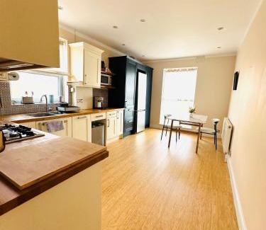 Southfield Appartement | Large Double Room with Private Bathroom West Zone 3 Free Parking