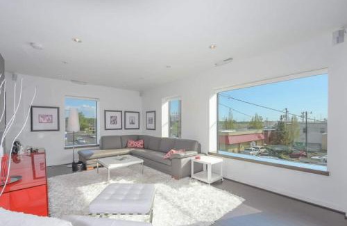 Camas Appartement | Large Eclectic 1 Br Above Restaurant 15min To Pdx
