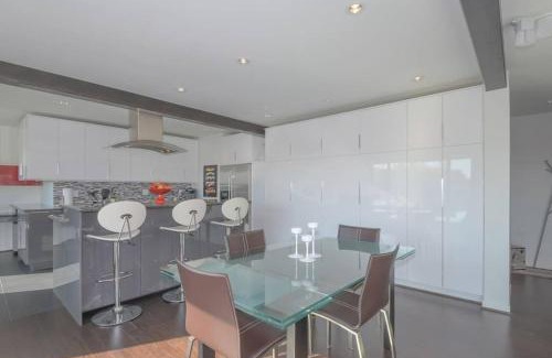 Camas Appartement | Large Eclectic 1 Br Above Restaurant 15min To Pdx