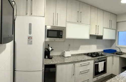 El Port Appartement | Large Apartment Near Fira and City Center