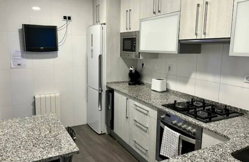 El Port Appartement | Large Apartment Near Fira and City Center