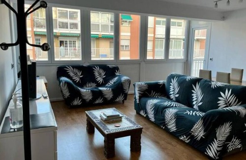 El Port Appartement | Large Apartment Near Fira and City Center