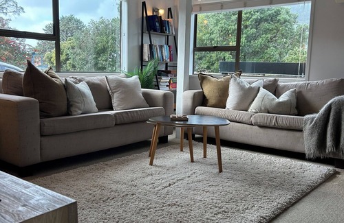 Pauanui Maison | Large Family Bach with Games room and Wifi. Pet friendly!