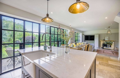 Longborough Cottage | Large family friendly holiday home in the Cotswolds - Willows House