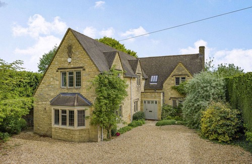 Longborough Cottage | Large family friendly holiday home in the Cotswolds - Willows House