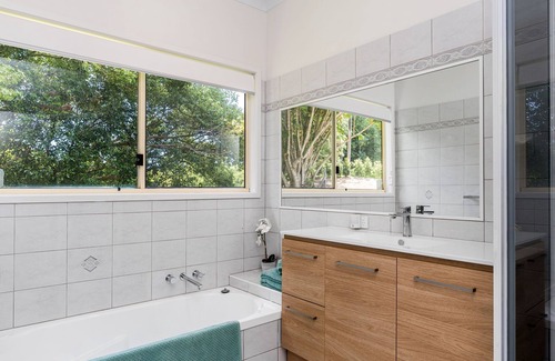 Tintenbar Autre | Large Family Friendly Hinterlands Creek-Front Acreage.